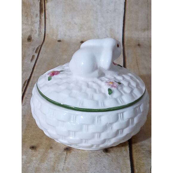 Vintage Bunny Dish Basket Weave w/Rabbit Lid & Flower Trim Avon (4b) - Picture 4 of 6